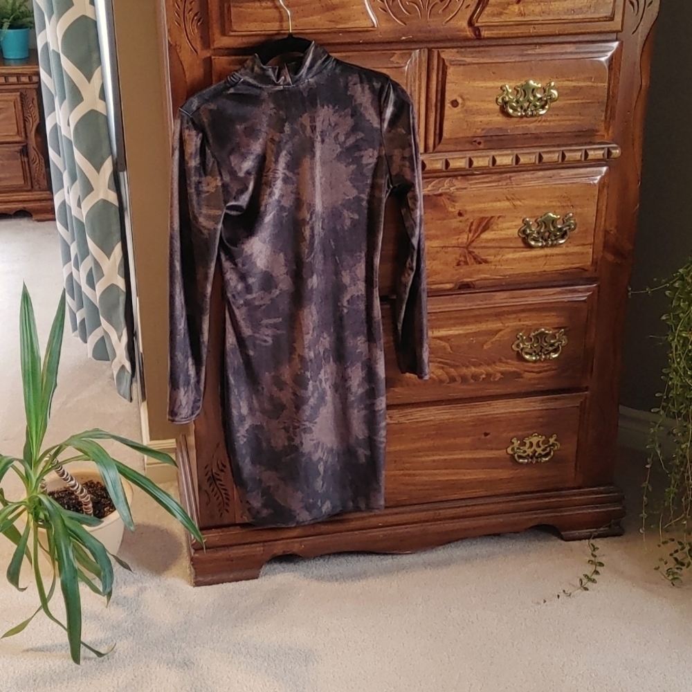 🇨🇦 NWT BRONZE TIE DYE VELVET DRESS - Picture 2 of 9